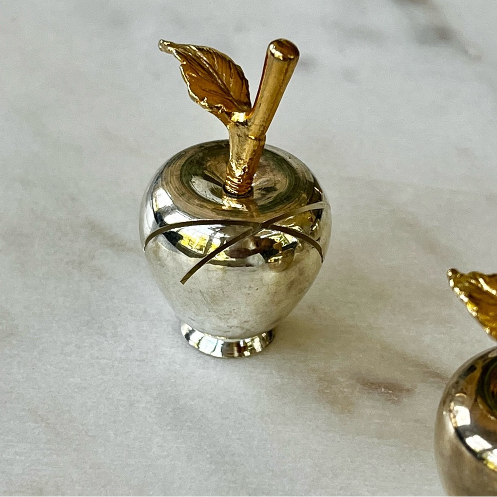 Antique Gold Apple Place Setting Card Holder - Set of 12 - Picture 3 of 7